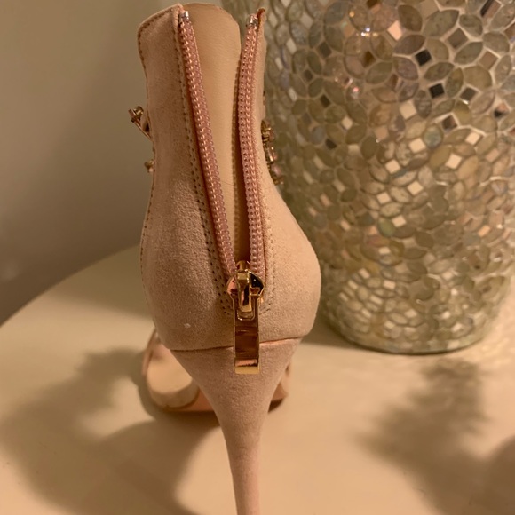 Heels - Picture 3 of 3